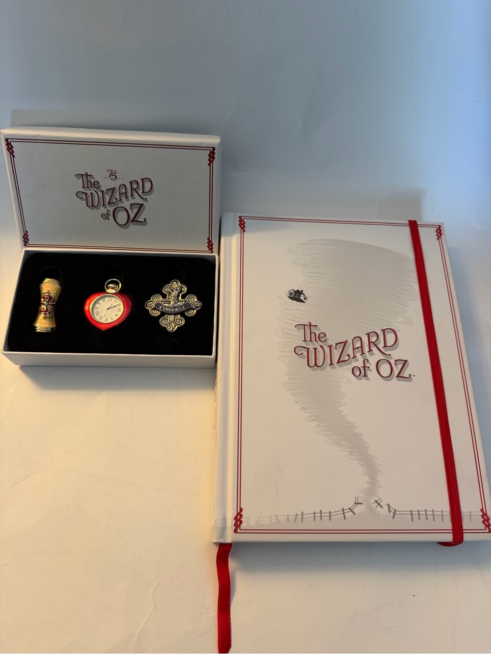 75th Anniversary Wizard of OZ 2013 Collector's Pin Set + Notebook Open/Marks